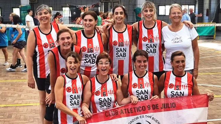 ​Las jugadoras de Atl&eacute;tico salieron campeonas del Torneo de Newcom femenino