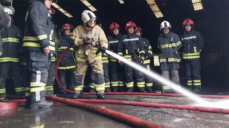 ​Bomberos: Capacitación en aplicación de espumas sobre líquidos inflamables