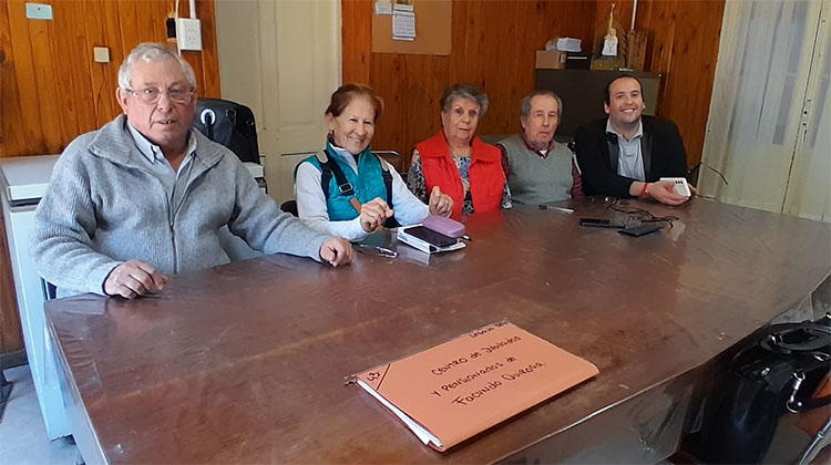 ​Visita al centro de jubilados de Quiroga