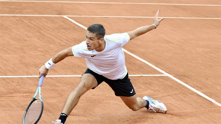 ​Navone cay&oacute; en un partidazo ante Machac y se despidi&oacute; de Roland Garros