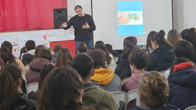 ​Charla sobre consumos problem&aacute;ticos