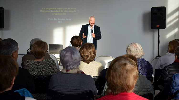​Se dictaron interesantes charlas para adultos mayores