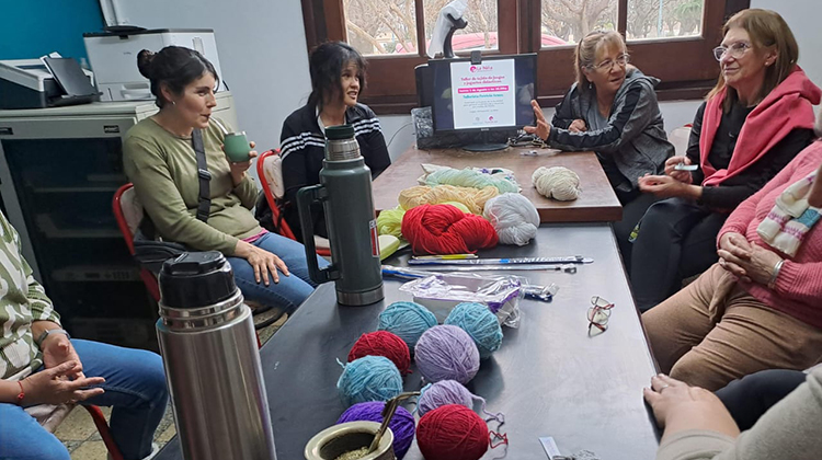 La Niña: Taller de tejido de juegos y juguetes didácticos