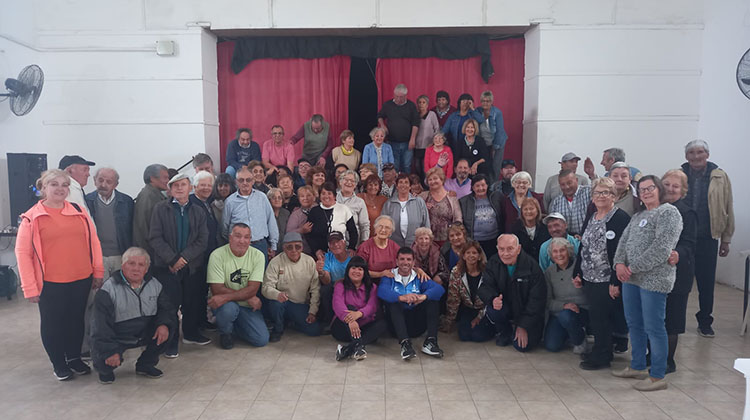 Encuentro recreativo para adultos mayores