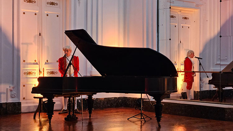 ​Se present&oacute; el concierto &ldquo;Mozart en el Sal&oacute;n Blanco&rdquo;