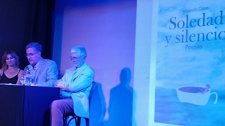 ​Alejandro Casas present&oacute; su libro