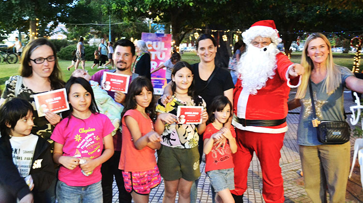 ​Pap&aacute; Noel lleg&oacute; a la ciudad y se llev&oacute; las cartitas de los chicos