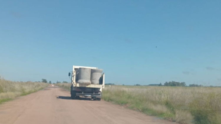 Siguen las obras para reconstruir caminos