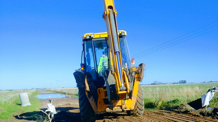 Contin&uacute;an los trabajos de reconstrucci&oacute;n de caminos
