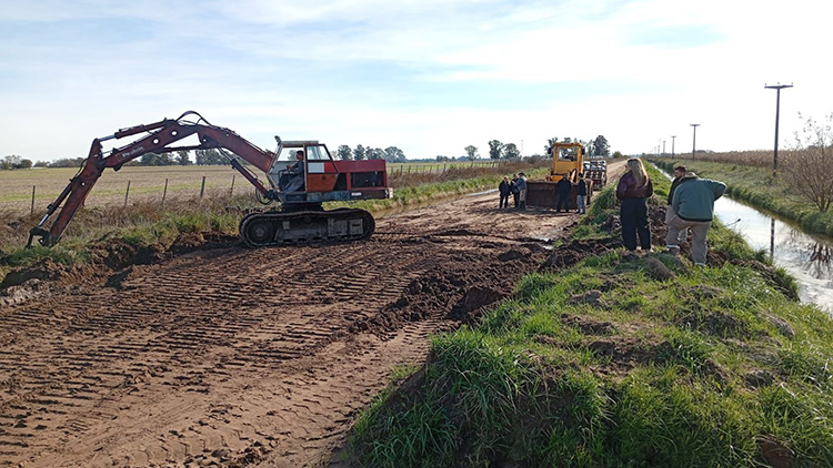 ​Contin&uacute;an los trabajos de reconstrucci&oacute;n de caminos