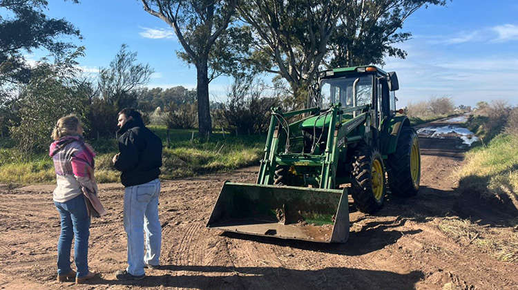 Realizan trabajos en caminos de Patricios