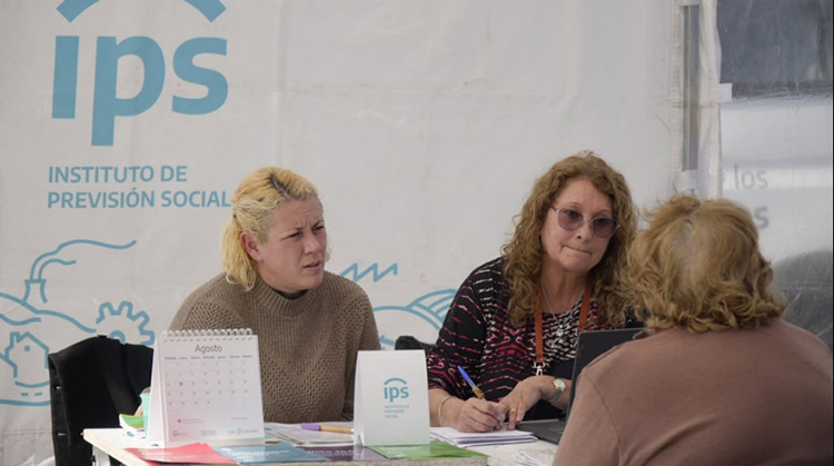 El IPS paga medio aguinaldo y haberes 