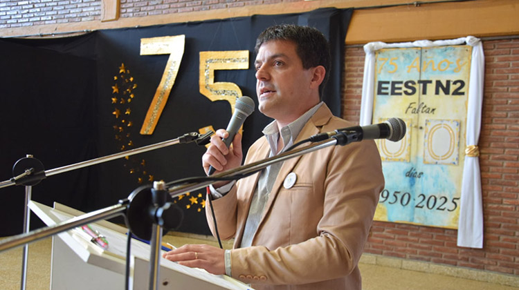 ​Se realizaron los actos por los 75 a&ntilde;os de la EESTN 2