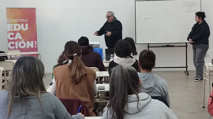 ​Contin&uacute;a la capacitaci&oacute;n Aprendiendo a emprender