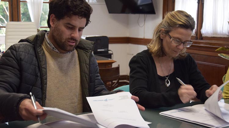 ​Gentile firm&oacute; convenio con provincia para mejorar el acceso a Carlos Mar&iacute;a Na&oacute;n