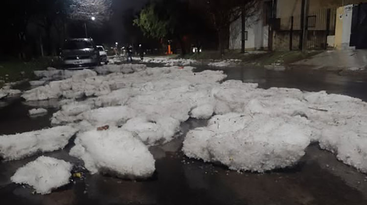 Violenta tormenta azotó a Santa Rosa: granizo y más de 100 milímetros de lluvia