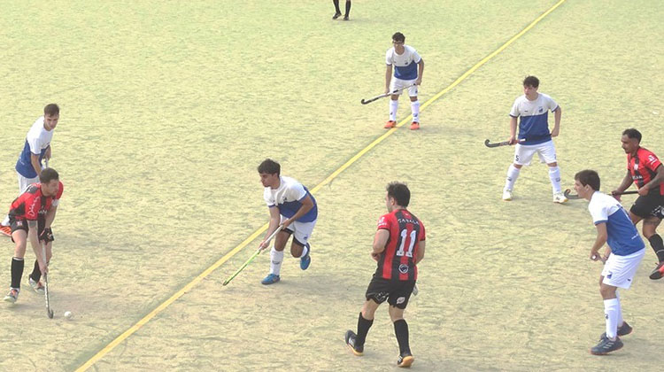 Triunfo en Hockey caballeros de Atl&eacute;tico sobre 25 de Mayo