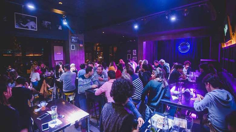 ​Bares, locales nocturnos y bailables