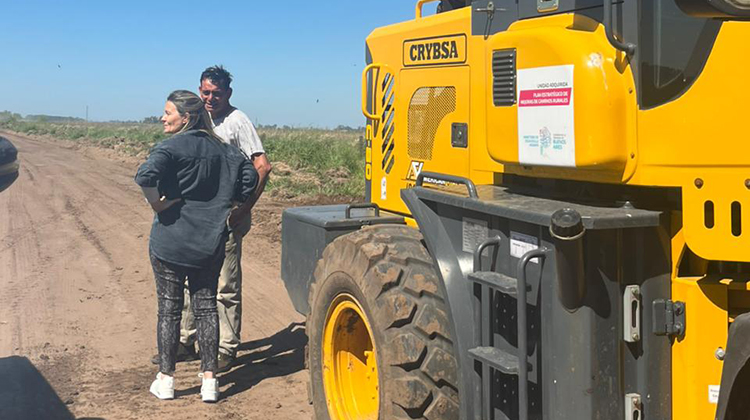 ​La Niña: Equipos de la dirección provincial de vialidad trabajan en el Camino de la vía