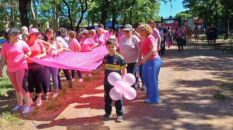 Se realiz&oacute; la caminata de prevenci&oacute;n contra el C&aacute;ncer de Mama