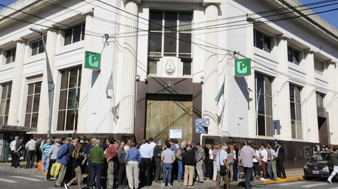 Otra jornada reducida por los bancos