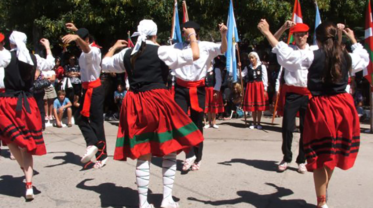 Una plaza con mucha diversidad