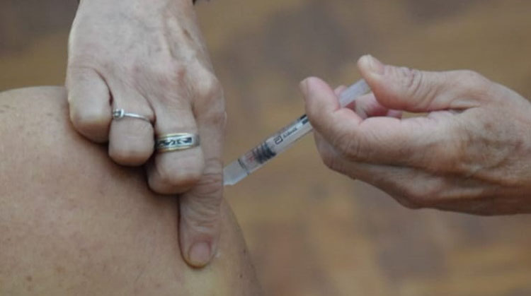 Contin&uacute;a la campa&ntilde;a de vacunaci&oacute;n contra el Virus Sincicial Respiratorio