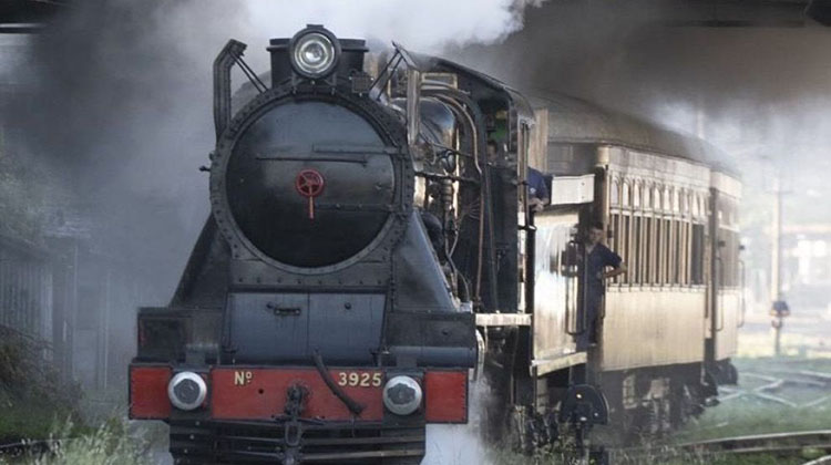 Mechita se sube al tren de la Fiesta del Ferroviario