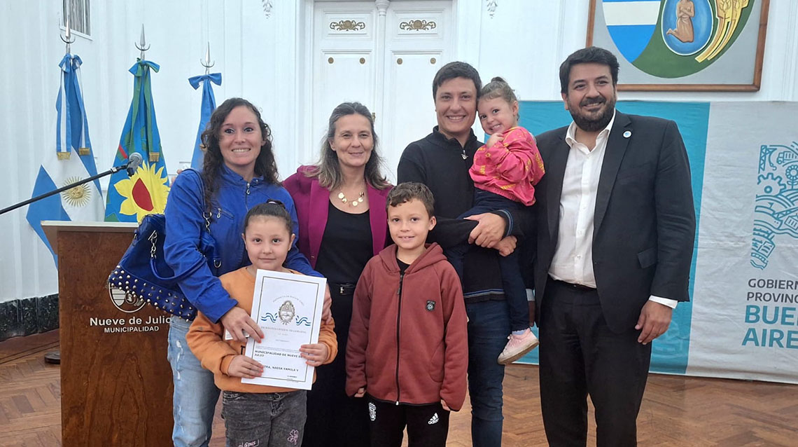 ​Gentile presidi&oacute; la entrega de 512 escrituras