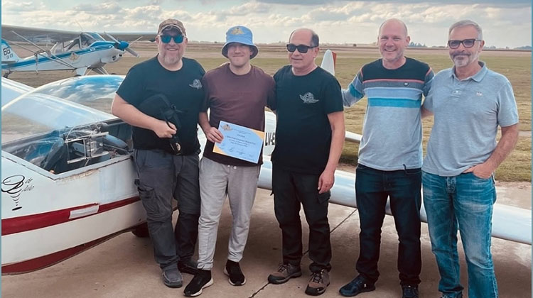 El Aero Club 9 de Julio tiene un nuevo piloto de planeador