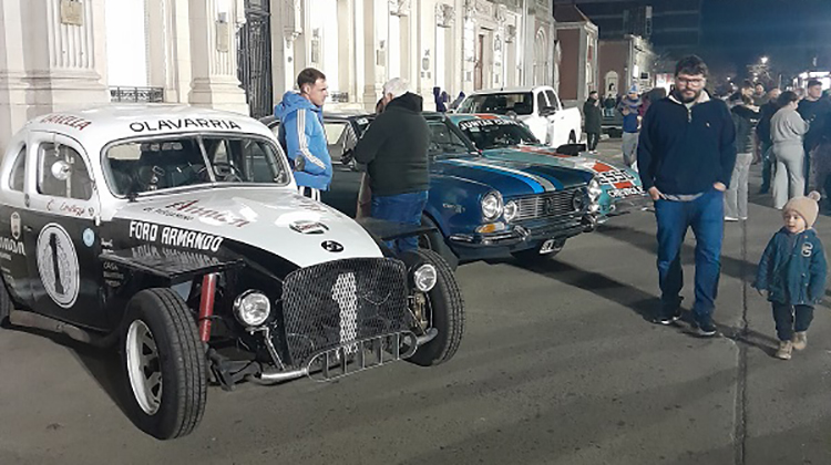 Exitoso paso de Las Glorias del TC