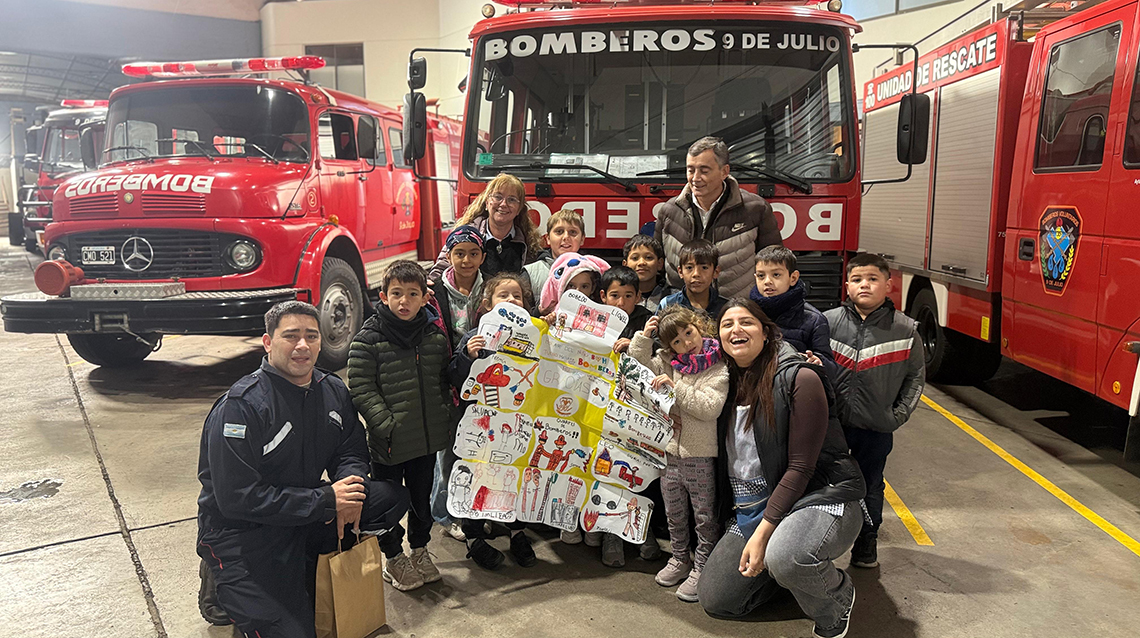 Chicos del Hogar del Ni&ntilde;o visitaron el Cuartel de Bomberos