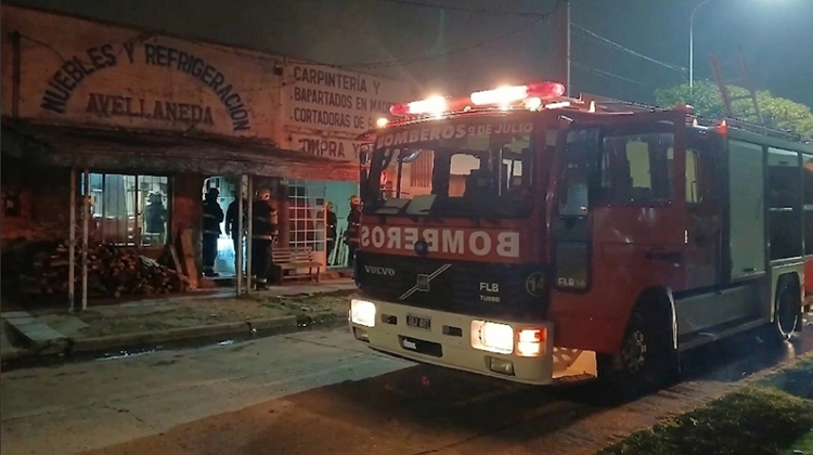 Incendio en una carpinter&iacute;a