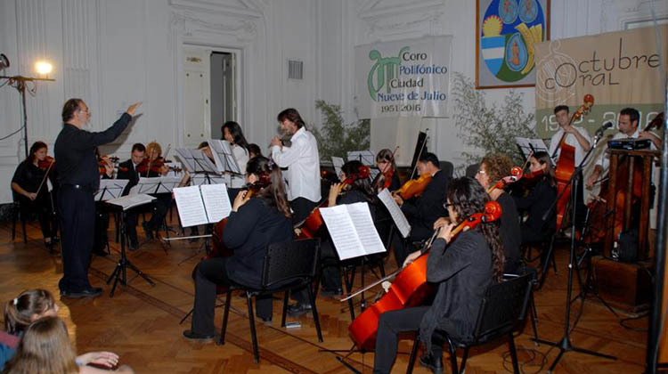 Cierra Octubre Coral 2016