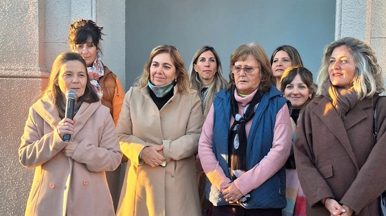 La feria de educaci&oacute;n y empleo convoc&oacute; a cientos de j&oacute;venes