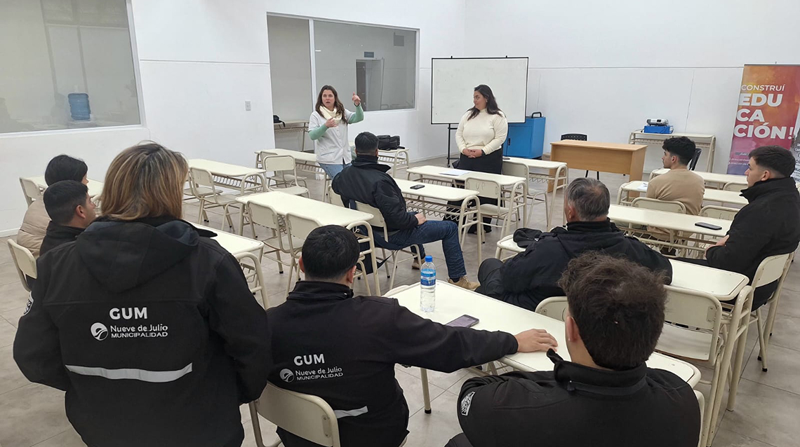 ​La Guardia Urbana contin&uacute;a capacit&aacute;ndose