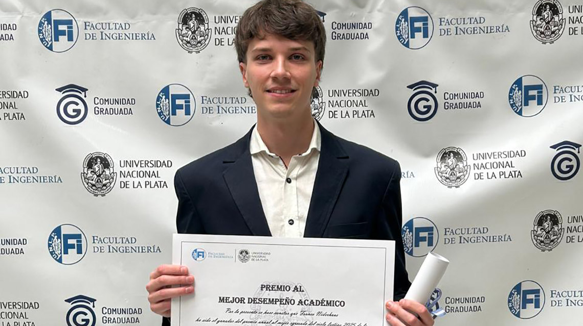 Franco Niderhaus fue distinguido como mejor egresado de Ingenier&iacute;a de la UNLP