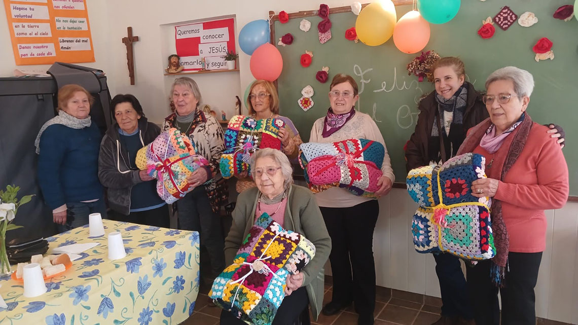 "Tejiendo Esperanzas" celebr&oacute; el D&iacute;a Internacional del Crochet 