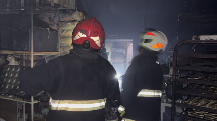 ​Voraz incendio destruy&oacute; el sector de elaboraci&oacute;n de una panader&iacute;a