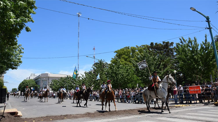 Desfile por el 163&deg; aniversario de Nueve de Julio: contin&uacute;a abierta la inscripci&oacute;n 