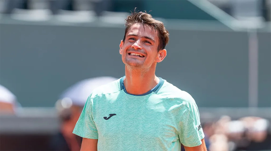 ​Navone gan&oacute; el duelo albiceleste y avanz&oacute; a octavos de final en Bruselas
