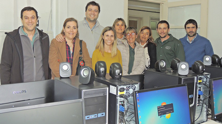 Municipio entrega computadoras 