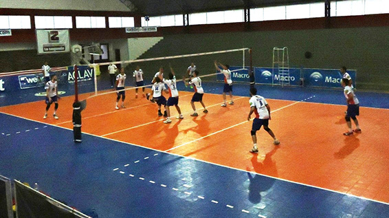 ​Torneo Nacional de V&oacute;ley: Los Gigantes del Sur entrenaron en Atl&eacute;tico 9 de Julio