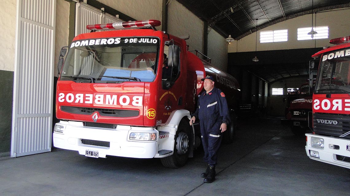 Tres dotaciones trabajan en la Parrilla "Los Dos Amigos" de French