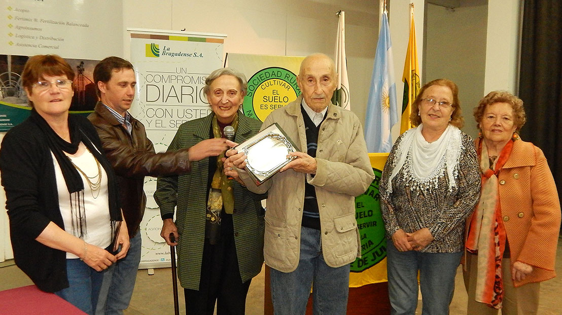 Con 96 años Don Manuel Rolando es el agricultor del año 2015