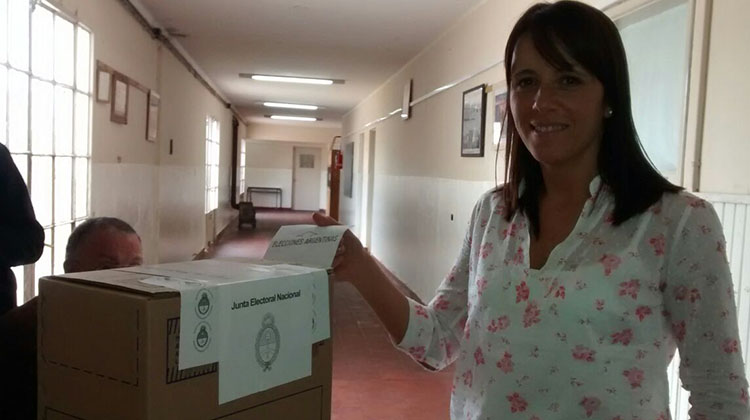 Elecciones 2015: Voto Marianela y aseguró que es un día de disfrute 