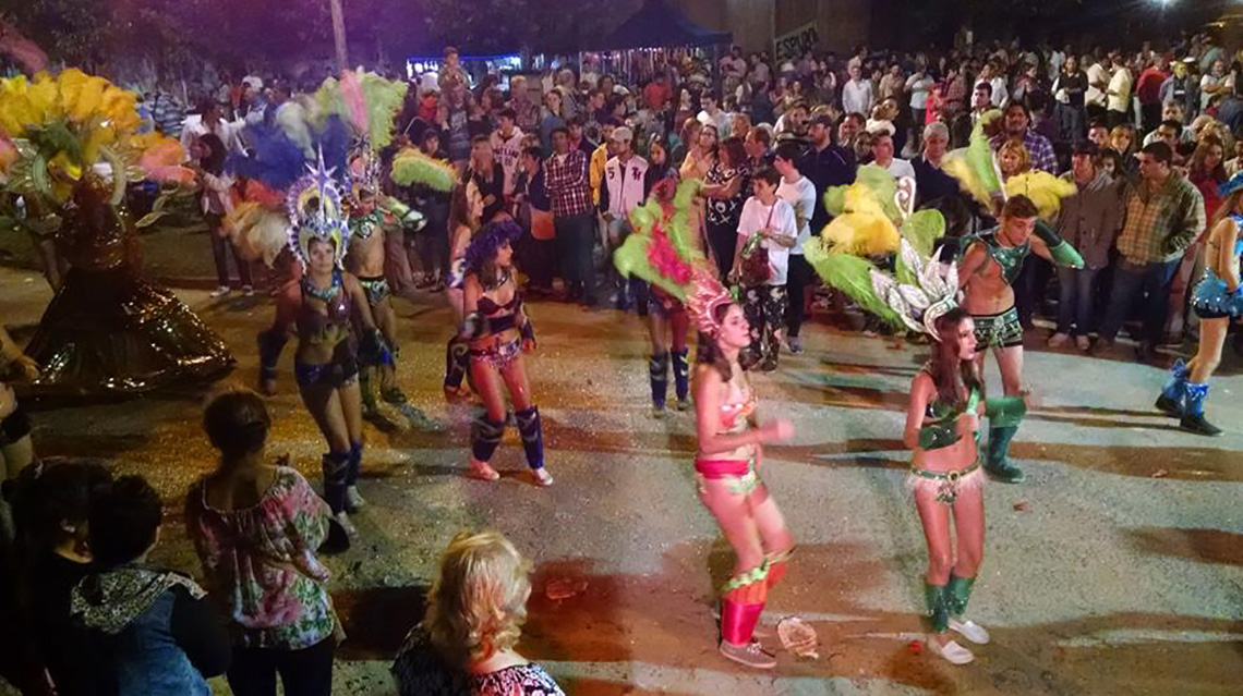 El carnaval se vive en las localidades