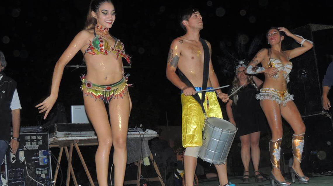 French continúa con sus corsos y bailes