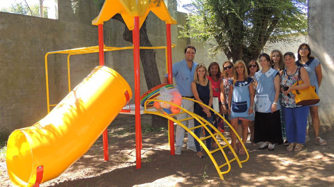 Juegos infantiles y material deportivo