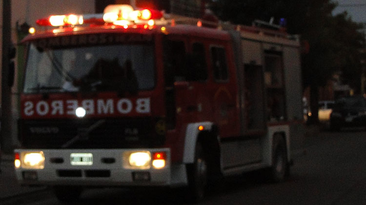 Los vecinos contuvieron el fuego del terreno